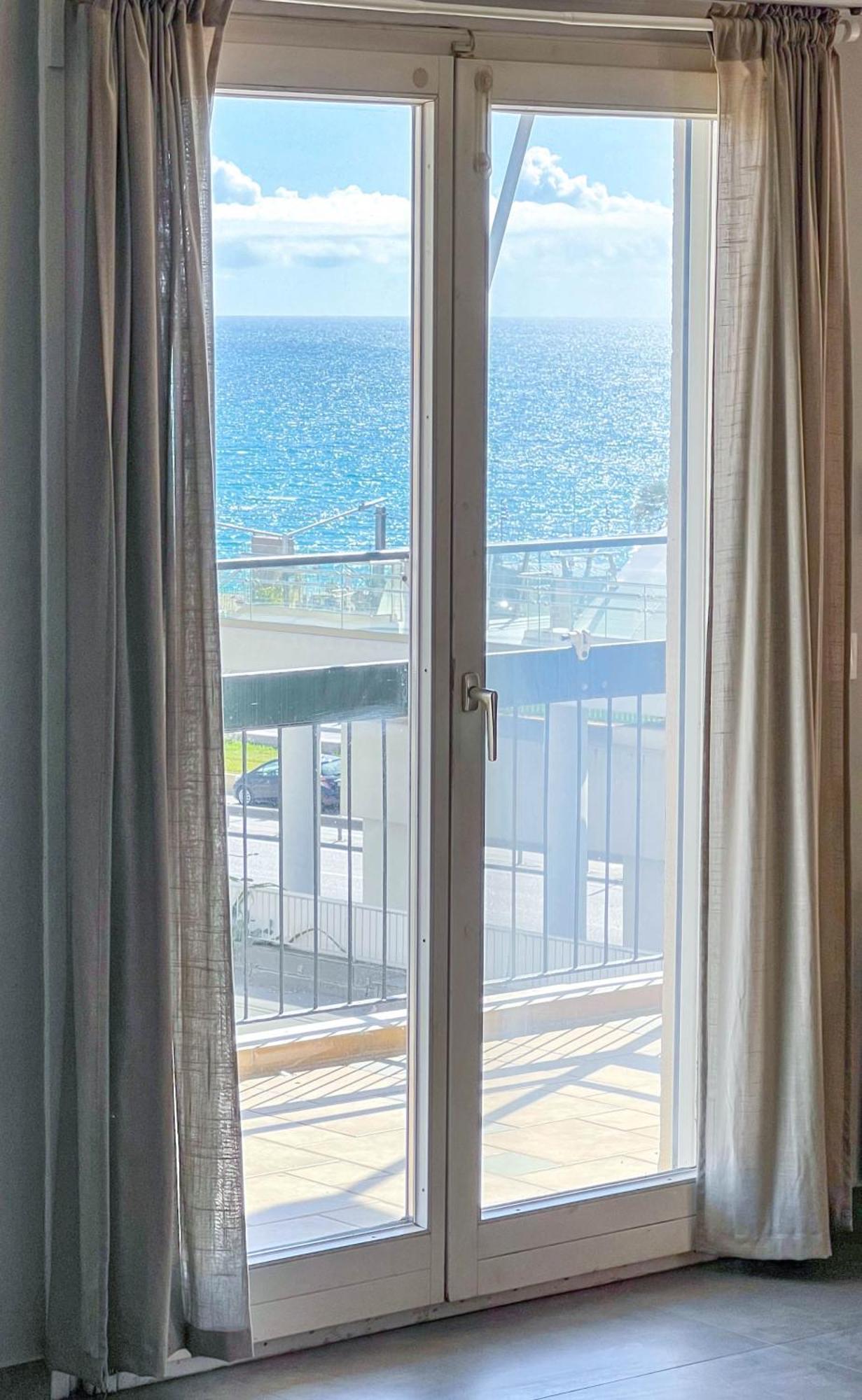 Alimos Sea View Family Apartment Athena Bagian luar foto